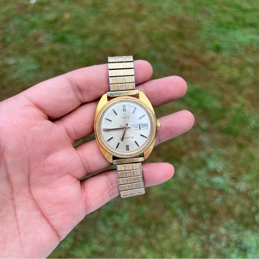 Timex vintage quartz daydate gold watch